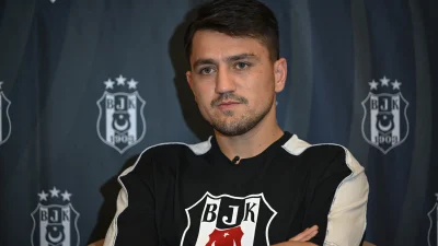 Milli futbolcu Cengiz Ünder, siyah-beyazlı forma altında mutlu olduğunu belirterek
