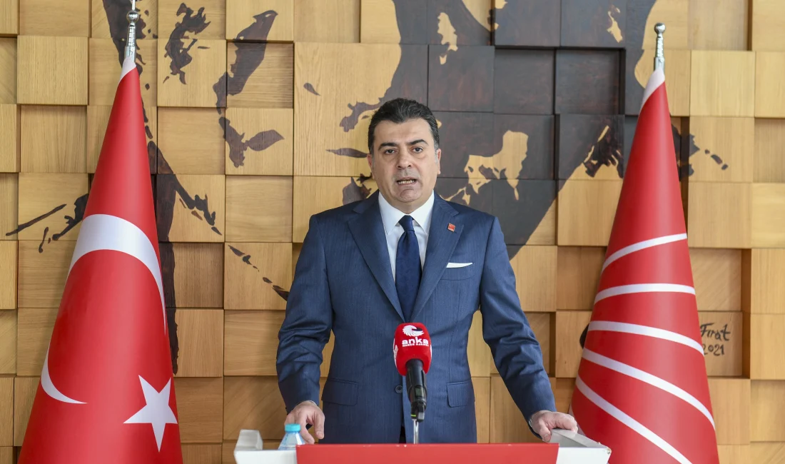 CHP’li Emre, İstanbul’da düzenlediği basın toplantısında yurttaşın refahını ve adaleti