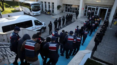 Muğla merkezli DEAŞ operasyonunda yakalanan 18 şüpheli, yoğun güvenlik önlemleri