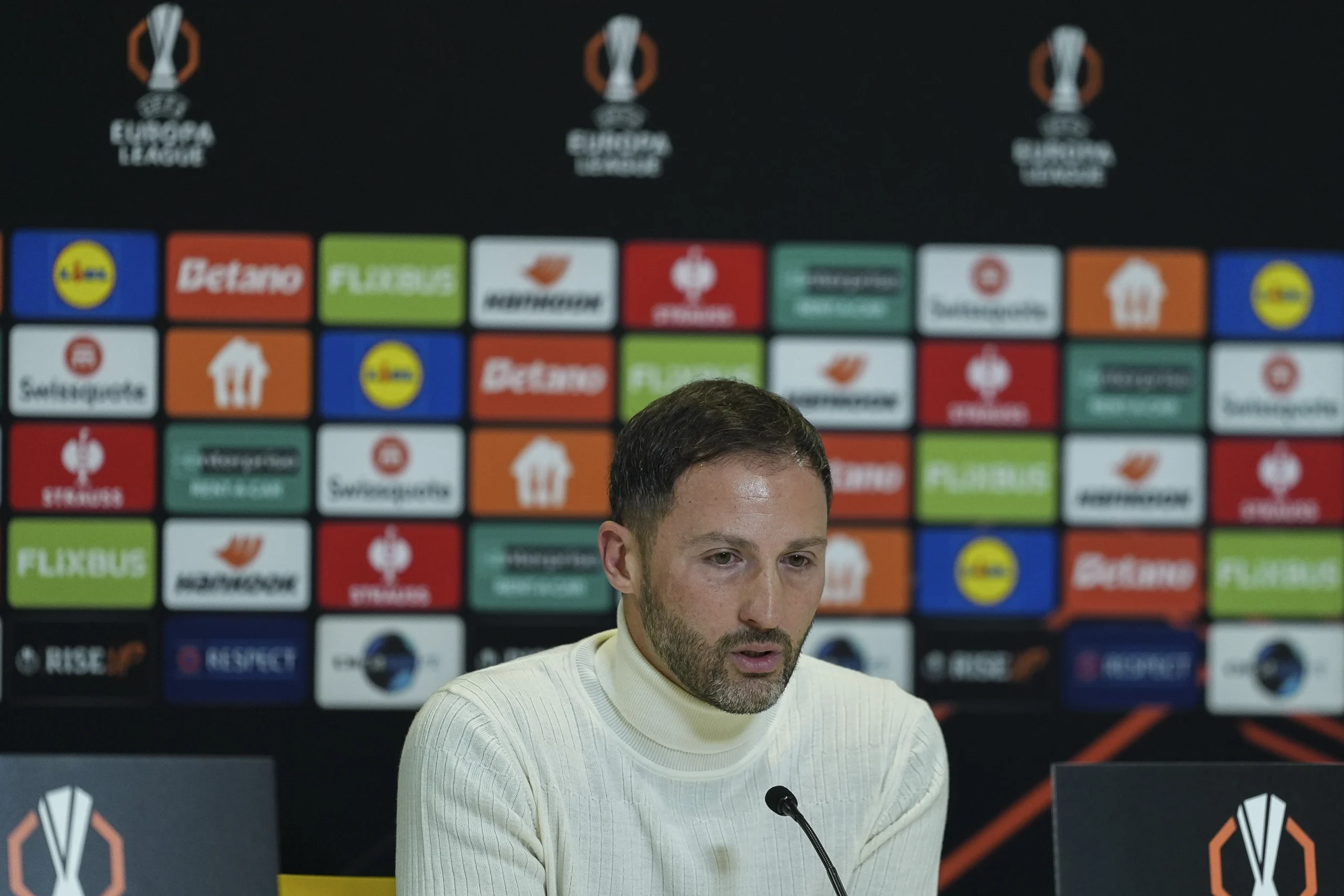 Tedesco, FCSB karşısında takımının oyunu erken koparamamasını ve yapılan top