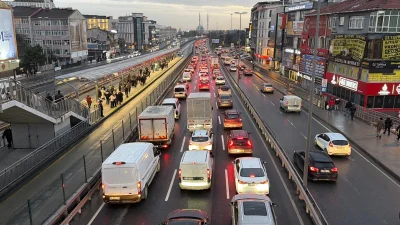 Haftanın ikinci iş gününde İstanbul’da akşam saatlerinde trafik yoğunluğu kritik