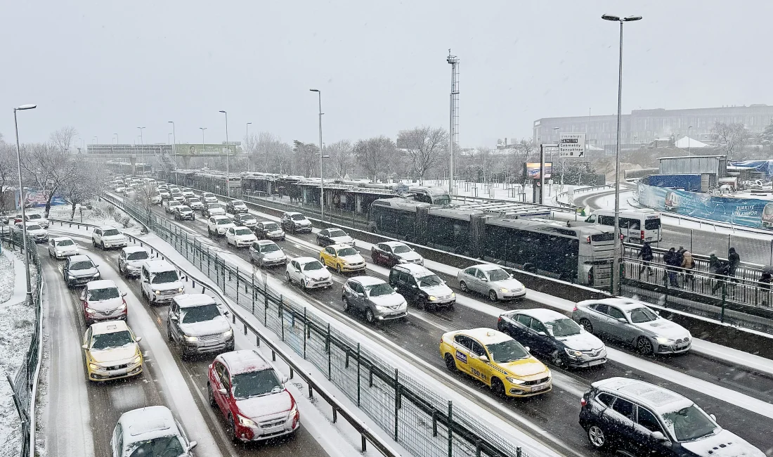 İzmir ve İstanbul'da kuvvetli yağış, fırtına ve karla karışık yağmur