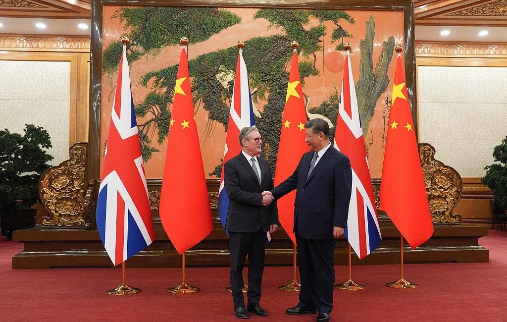 İngiltere Başbakanı Keir Starmer, yıllardır gerilimli seyreden Çin ilişkilerini “pragmatik”