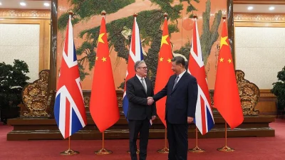 İngiltere Başbakanı Keir Starmer, yıllardır gerilimli seyreden Çin ilişkilerini “pragmatik”