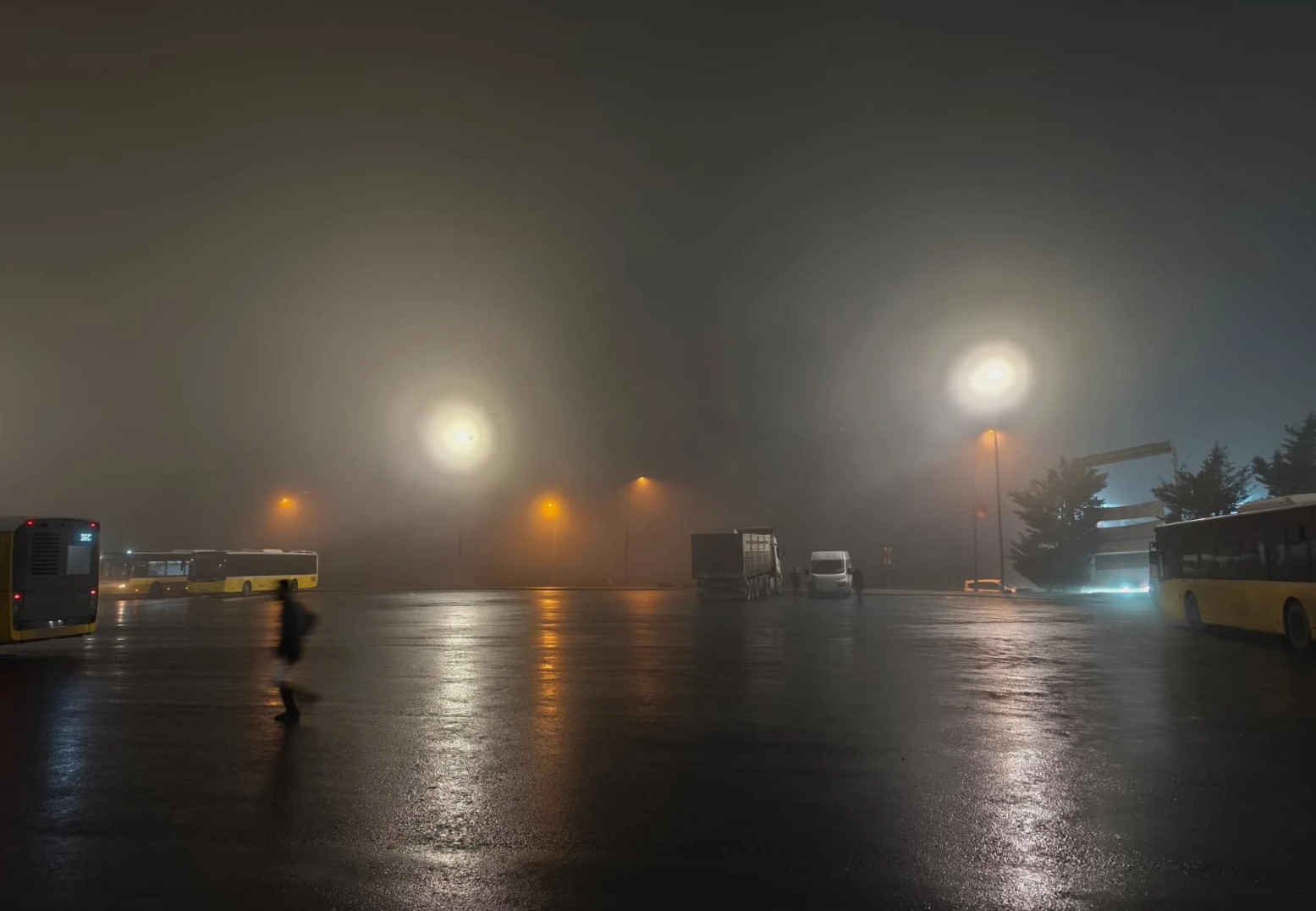 İstanbul'da sabah saatlerinde etkili olan sis, özellikle bazı ilçelerde görüş