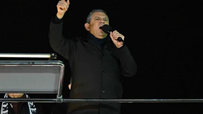 CHP Genel Başkanı Özgür Özel, partisinin “Millet iradesine sahip çıkıyor”