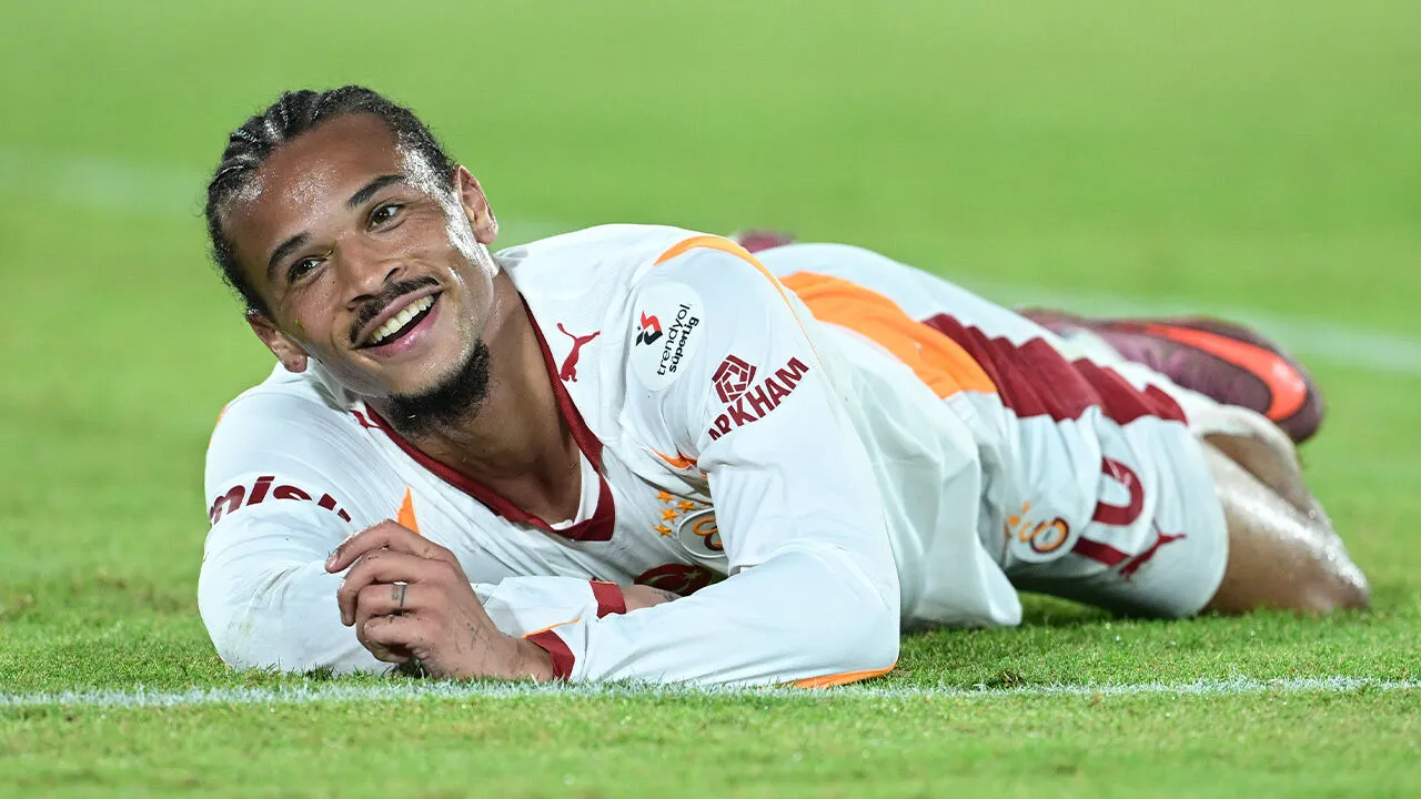 Şampiyonlar Ligi’nde sakatlanan Galatasaraylı Leroy Sane'nin yapılan tetkiklerinde bileğinde yırtık