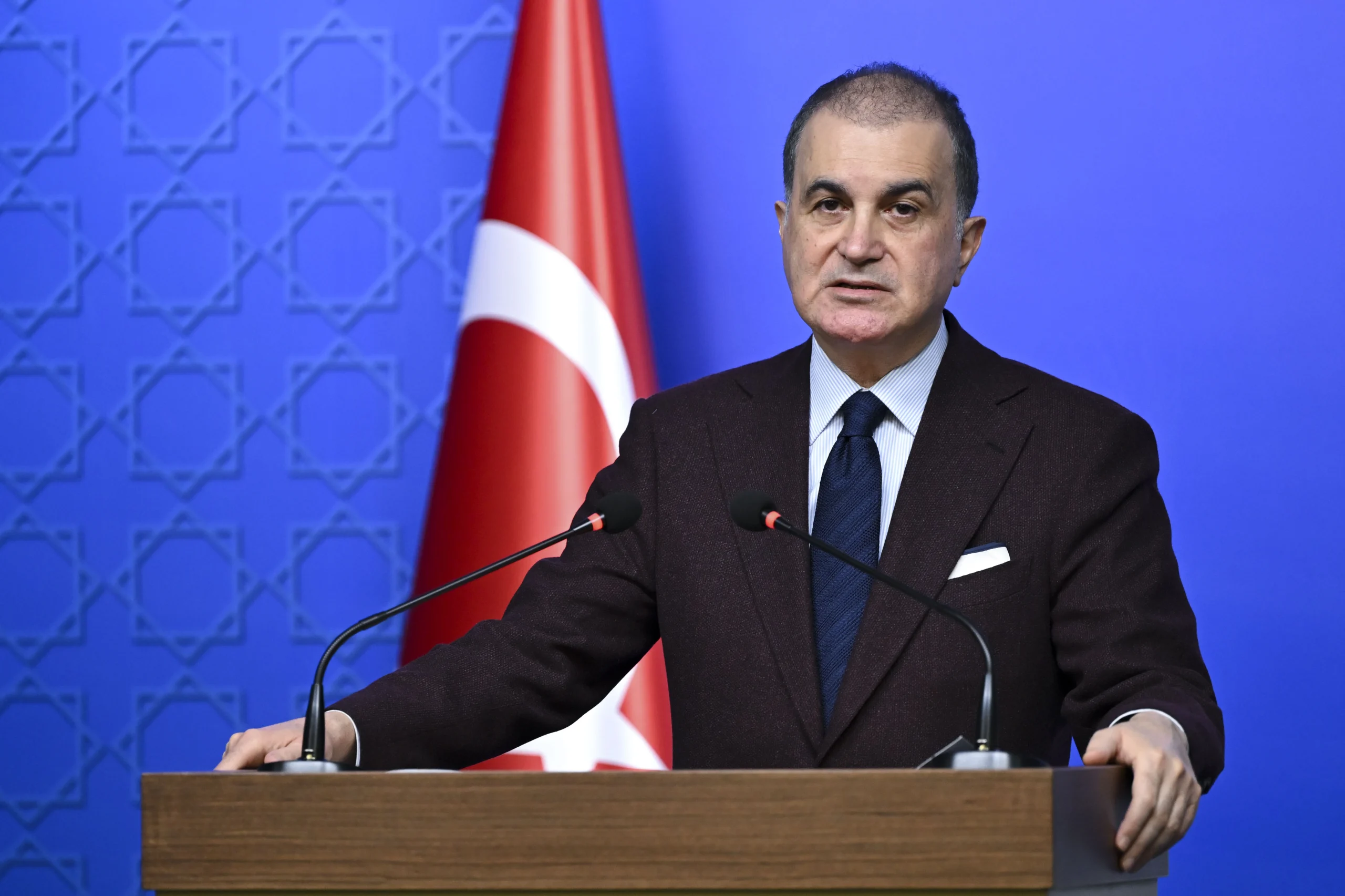 AK Parti Sözcüsü Ömer Çelik, ABD’nin Venezuela’ya müdahalesine karşı çıkarak