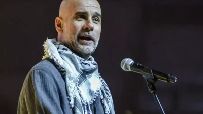 Manchester City’nin deneyimli teknik direktörü Pep Guardiola, katıldığı yardım etkinliğinde