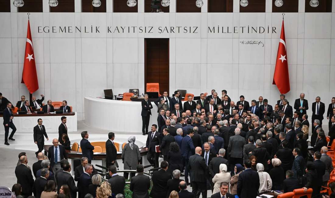 Emekli aylığı, asgari ücret desteği ve kamu düzenlemelerini içeren kanun