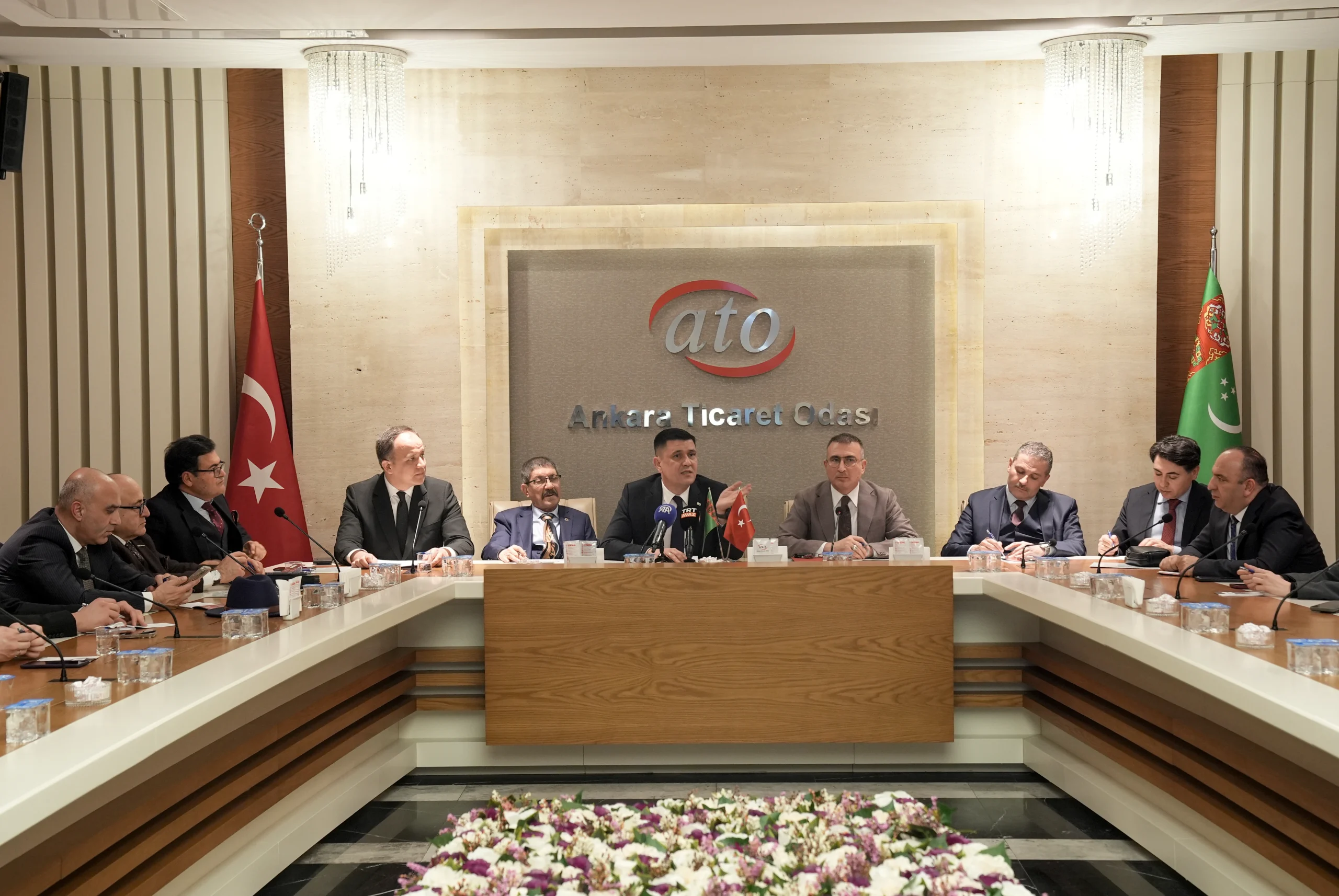 Ankara'da düzenlenen toplantıda, Türkiye-Türkmenistan ekonomik ilişkileri ve yatırım fırsatları masaya