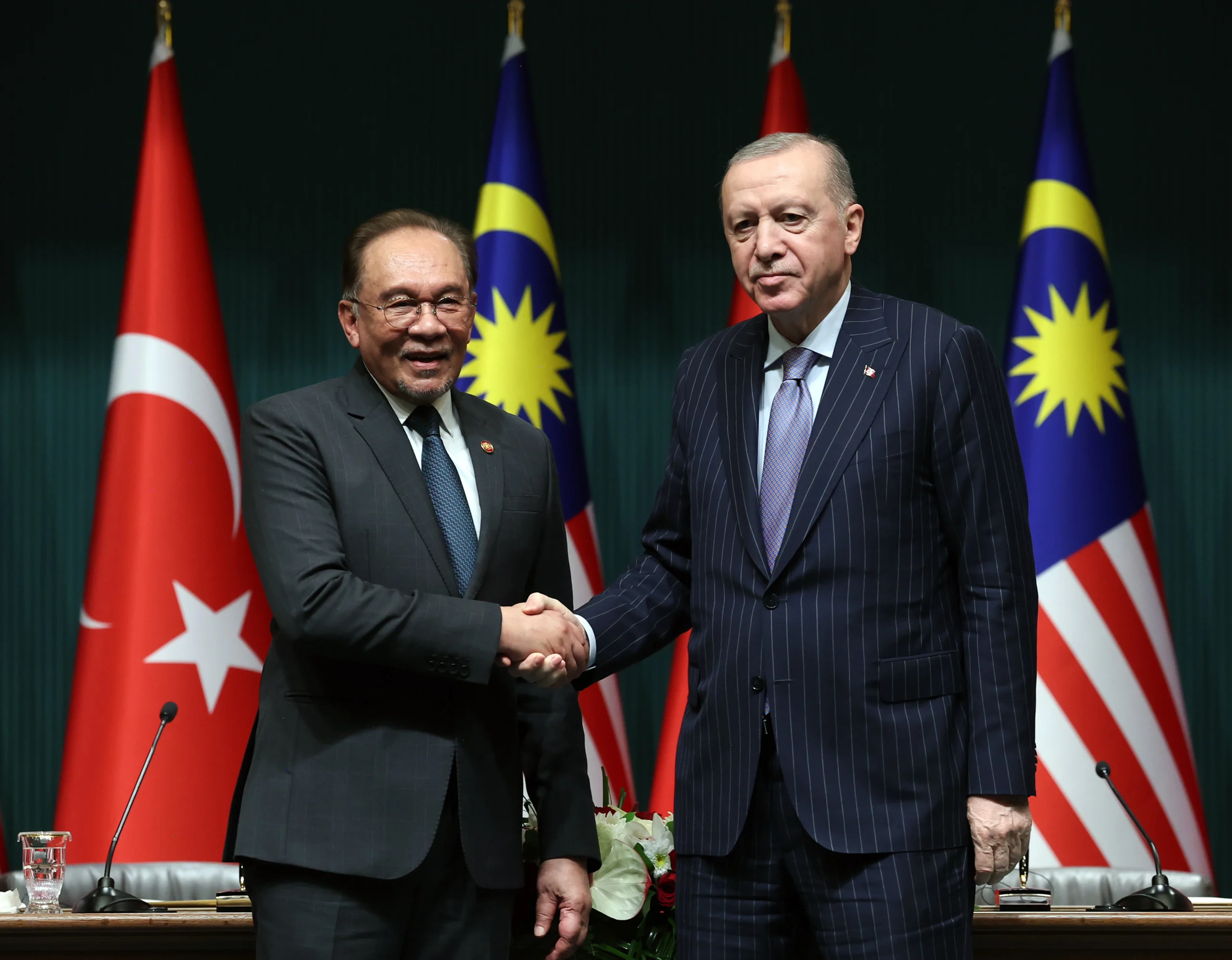 Cumhurbaşkanı Erdoğan, Malezya Başbakanı Enver İbrahim ile düzenlediği ortak basın