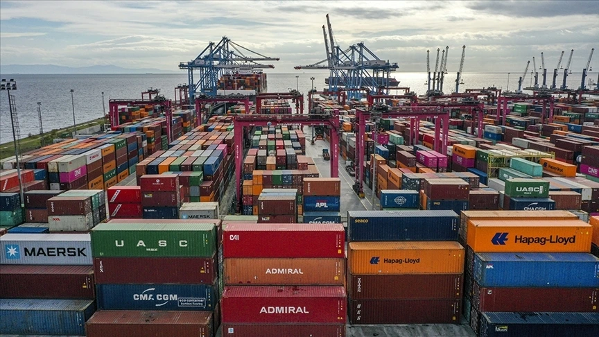 Türkiye, ihracat odaklı politikalarla küresel zorluklara rağmen büyümeyi sürdürerek 2028’de