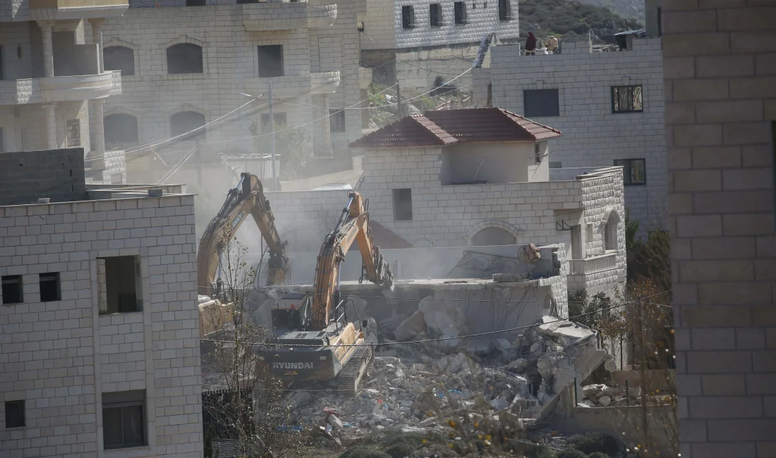 İsrail ordusu Batı Şeria’da iki Filistinlinin evini yıktı İsrail ordusunun Batı Şeria’nın kuzeyinde gerçekleştirdiği baskında, Filistinlilere ait iki