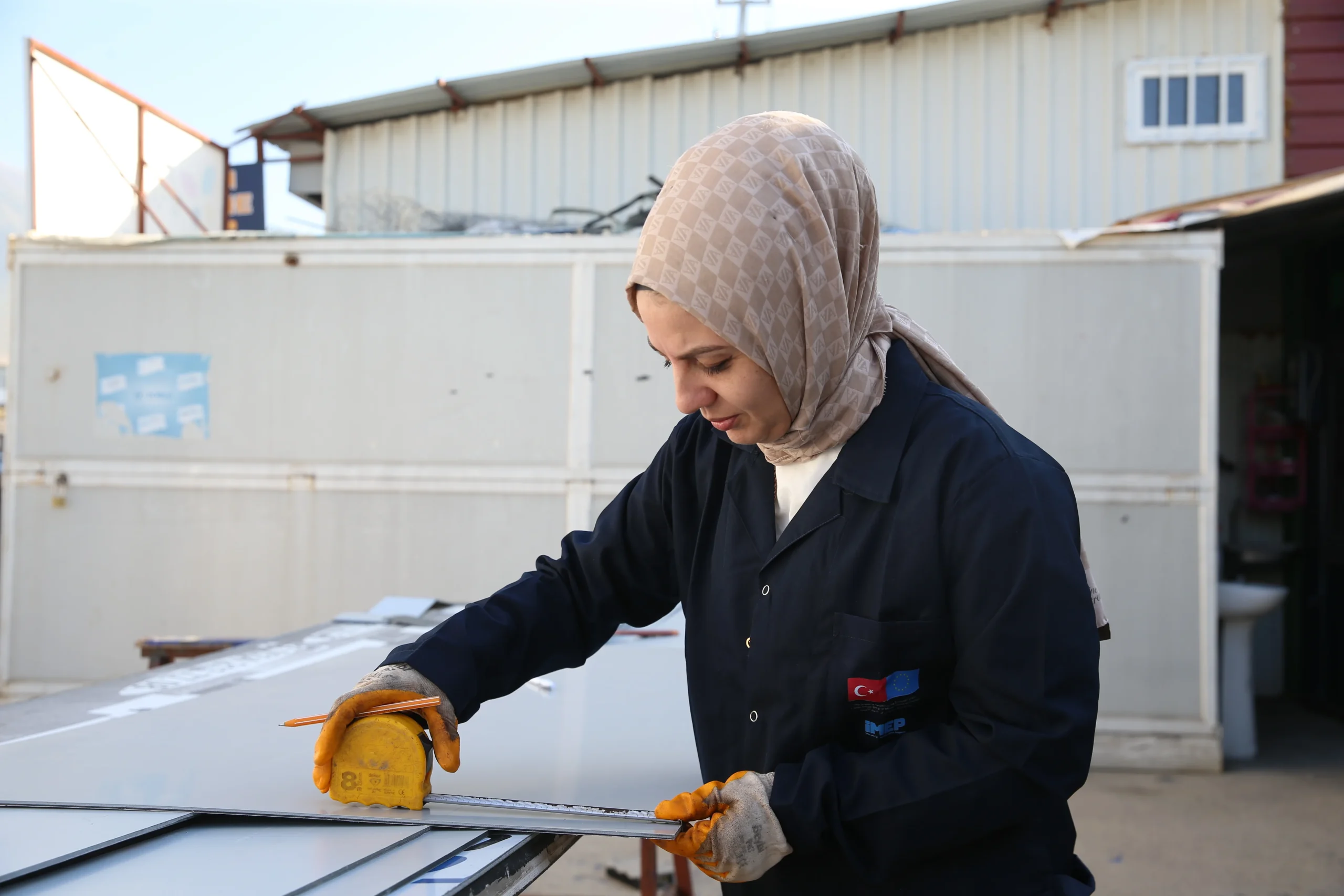 6 Şubat depremlerinde iş yerini kaybeden kadın girişimci Gülbahar Uzun,