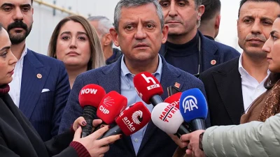 CHP Genel Başkanı Özgür Özel, MS hastası Tayfun Kahraman’ı hastanede