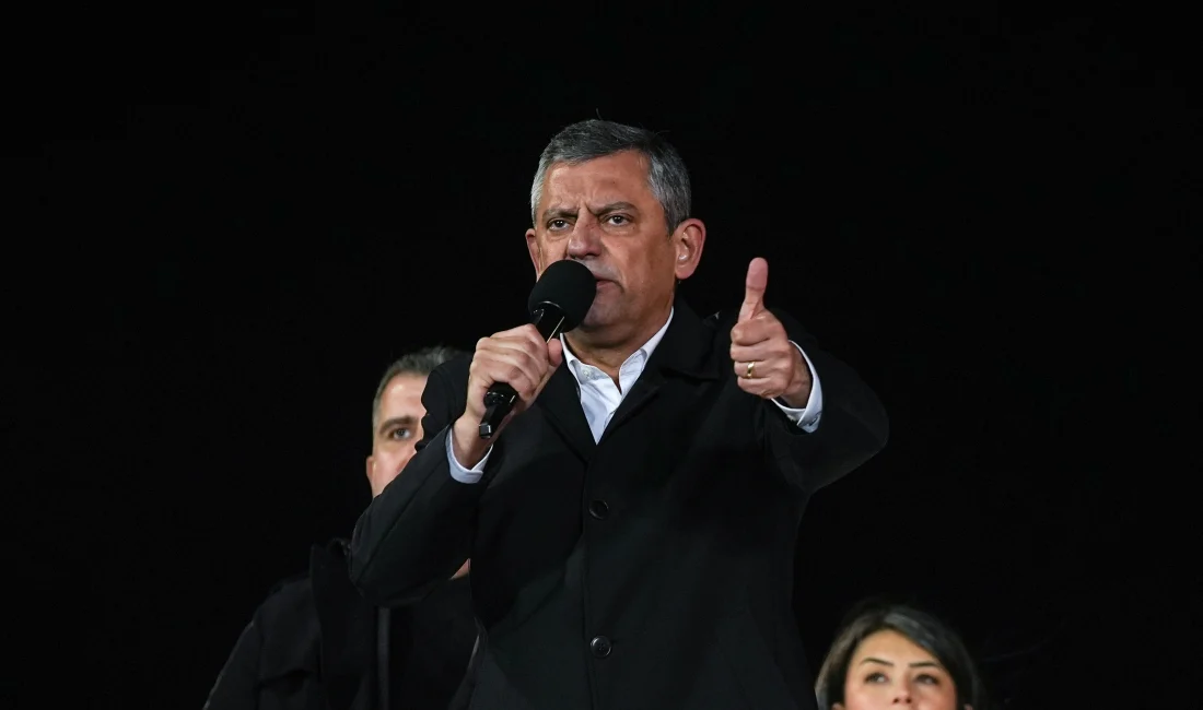 Özgür Özel: “Bağcılar’da da Türkiye’de de iktidar olacağız” CHP lideri Özgür Özel, Bağcılar'daki mitingde hem yerel hem genel