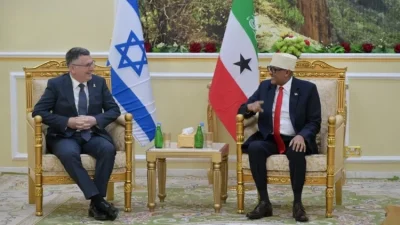Somaliland Başkanı Abdillahi ve İsrail Dışişleri Bakanı Saar, diplomatik ilişkilerin