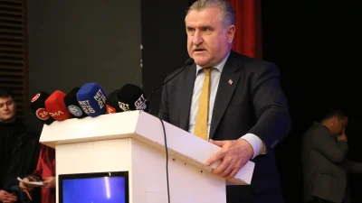 Gençlik ve Spor Bakanı Osman Aşkın Bak, Eskişehir'de eser siyasetine