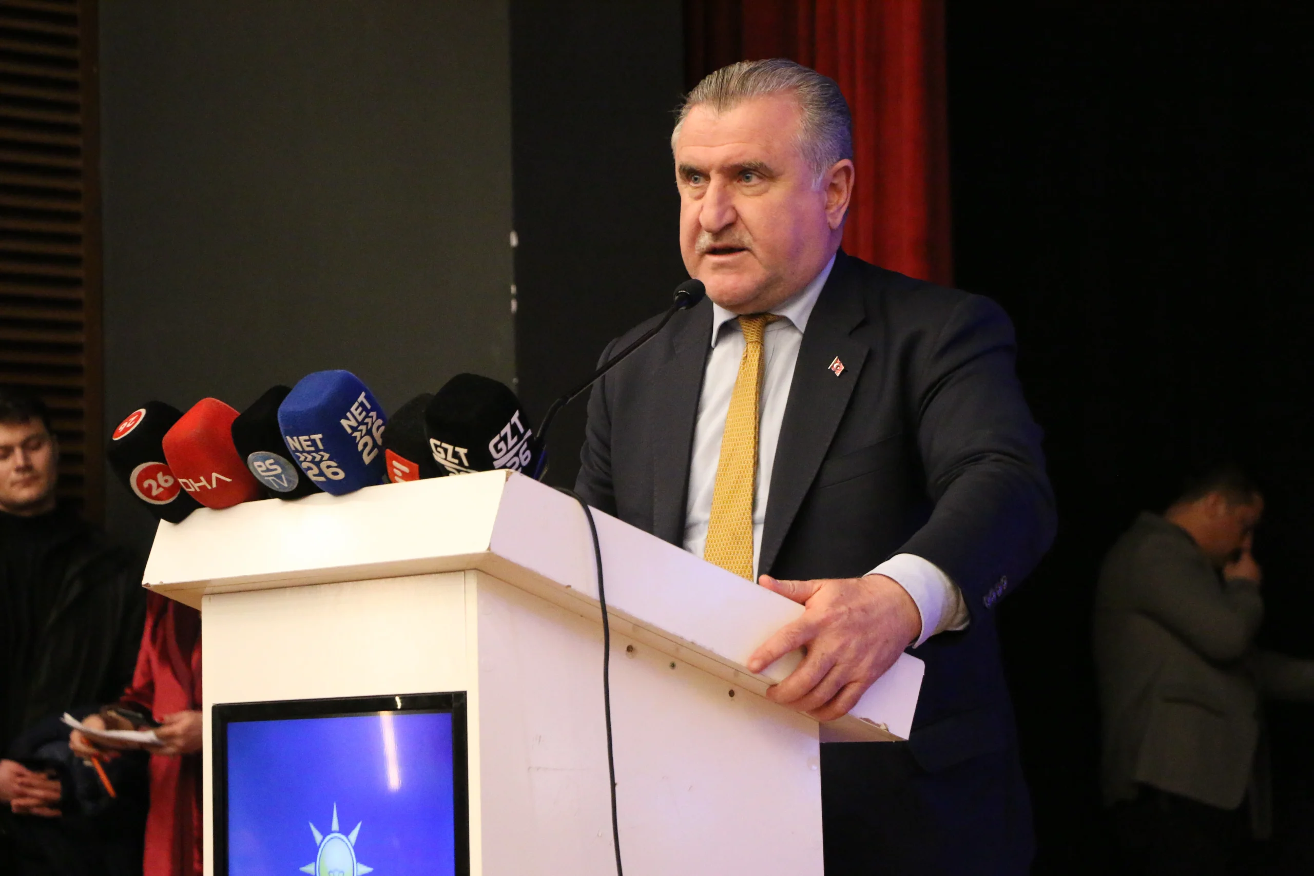 Gençlik ve Spor Bakanı Osman Aşkın Bak, Eskişehir'de eser siyasetine