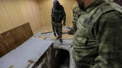 Anadolu Ajansı ekibi, terör örgütü YPG'nin Ayn İsa'da evlerin altına