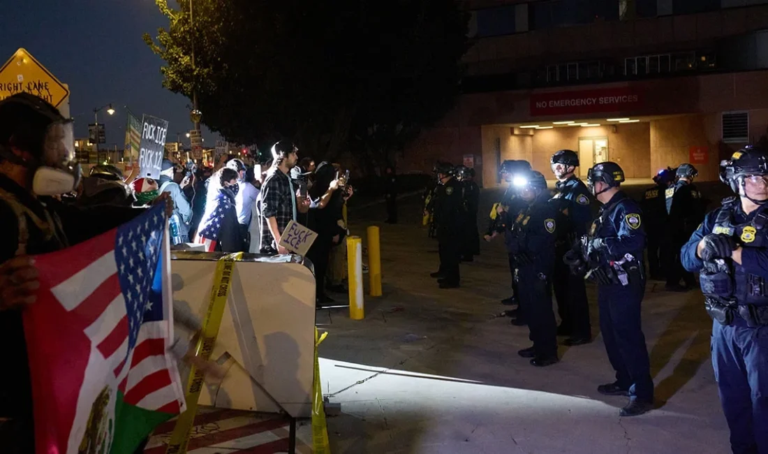Los Angeles’ta ICE Protestolarında Gerginlik: Onlarca Gözaltı ABD'nin Los Angeles kentinde ICE uygulamalarını protesto eden onlarca kişi