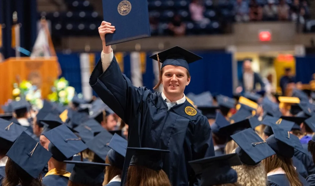 ABD’de erkeklerin üniversite başarısı gerilerken, kadınların yükselişi toplumsal dengeleri ve