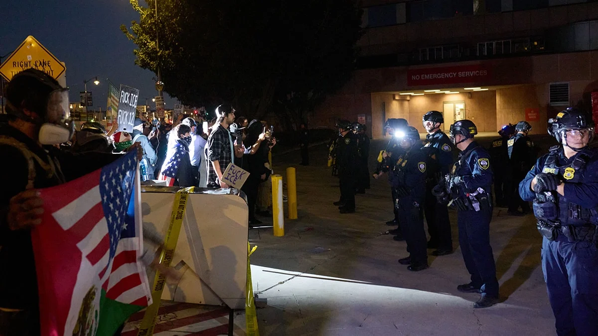 ABD'nin Los Angeles kentinde ICE uygulamalarını protesto eden onlarca kişi