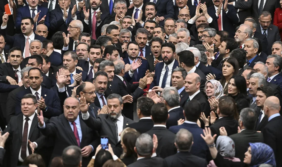 Akın Gürlek Meclis kavgası, yemin töreni sırasında yaşanan sert tartışma