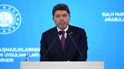 Adalet Bakanı Yılmaz Tunç, dijital dolandırıcılıklara karşı özellikle gençlerin banka