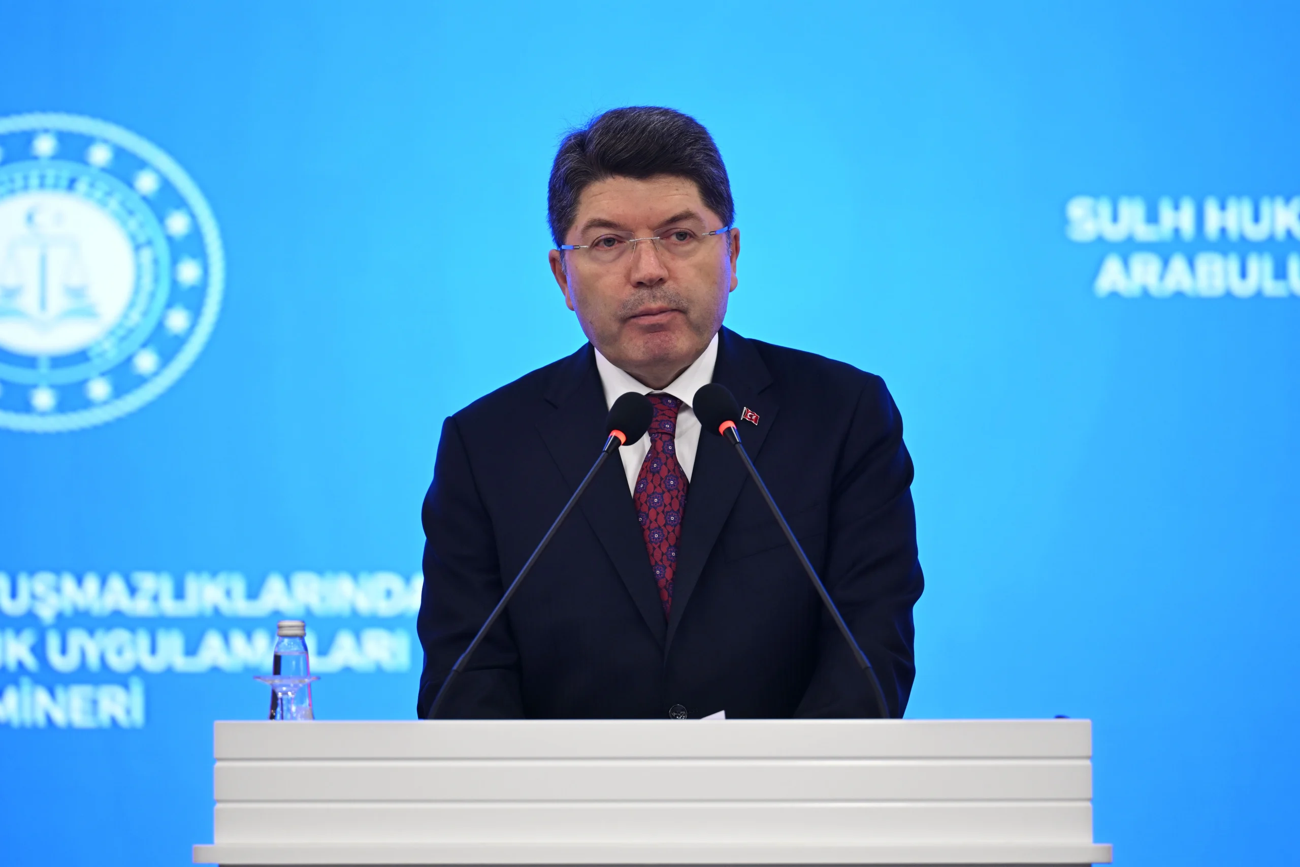 Adalet Bakanı Yılmaz Tunç, dijital dolandırıcılıklara karşı özellikle gençlerin banka