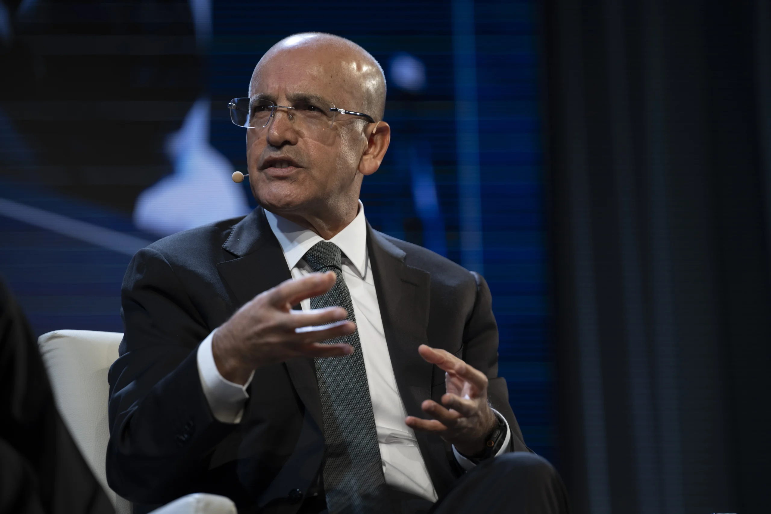 Hazine ve Maliye Bakanı Mehmet Şimşek, artan küresel risklere rağmen