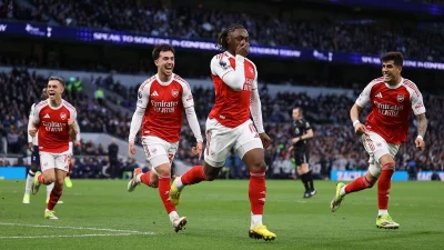 Avrupa futbolunda kritik gecede Arsenal derbiyi farklı kazandı, Barcelona zirveyi