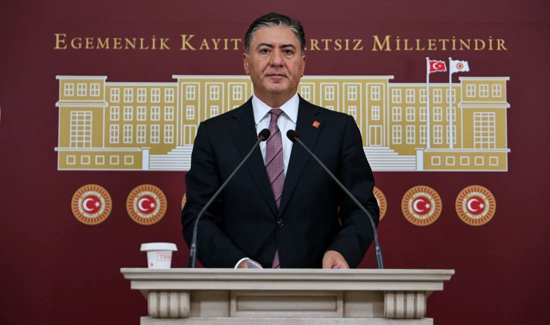 CHP’li yöneticiler, Mihalgazi Belediye Başkanı Zeynep Güneş Akgün’ün kıyafeti üzerinden