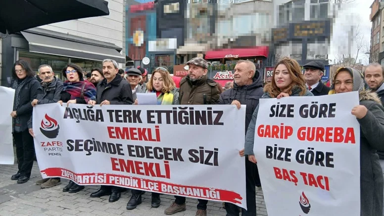 İstanbul Pendik'te emekli maaşlarının düşüklüğünü protesto eden grubun yürüyüşü polis