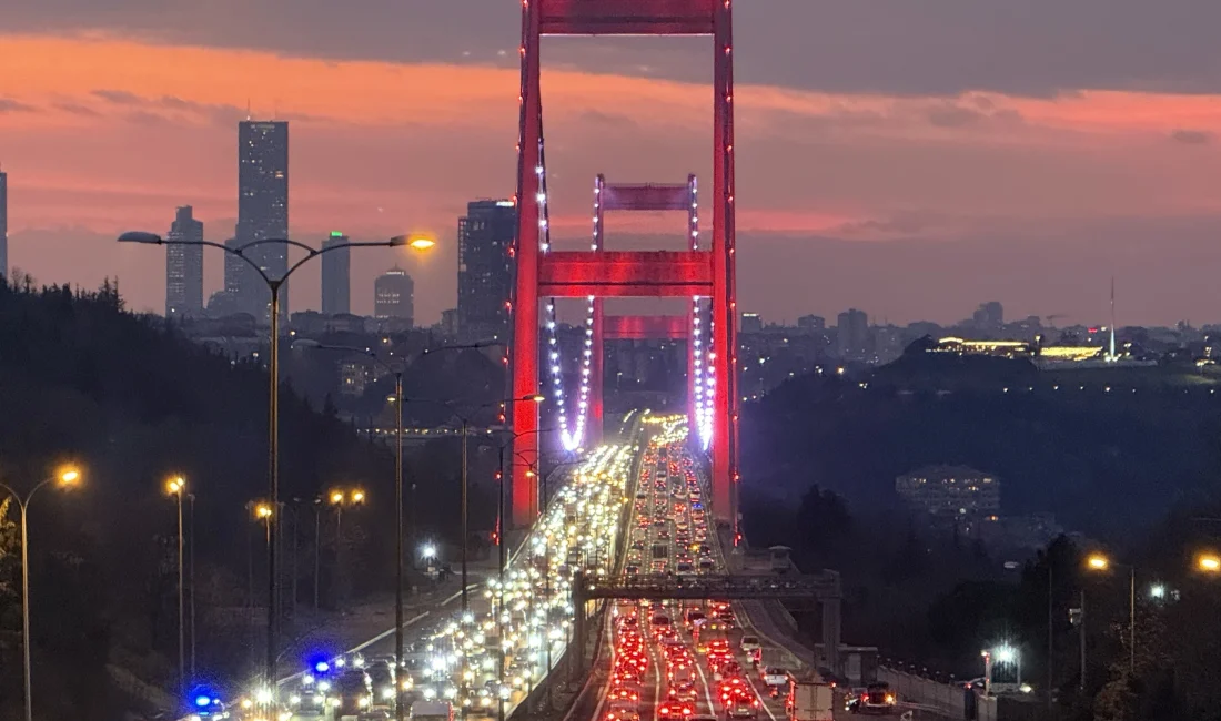 İstanbul’da akşam saatlerinde trafik yoğunluğu yüzde 89’a kadar yükseldi. Avrupa