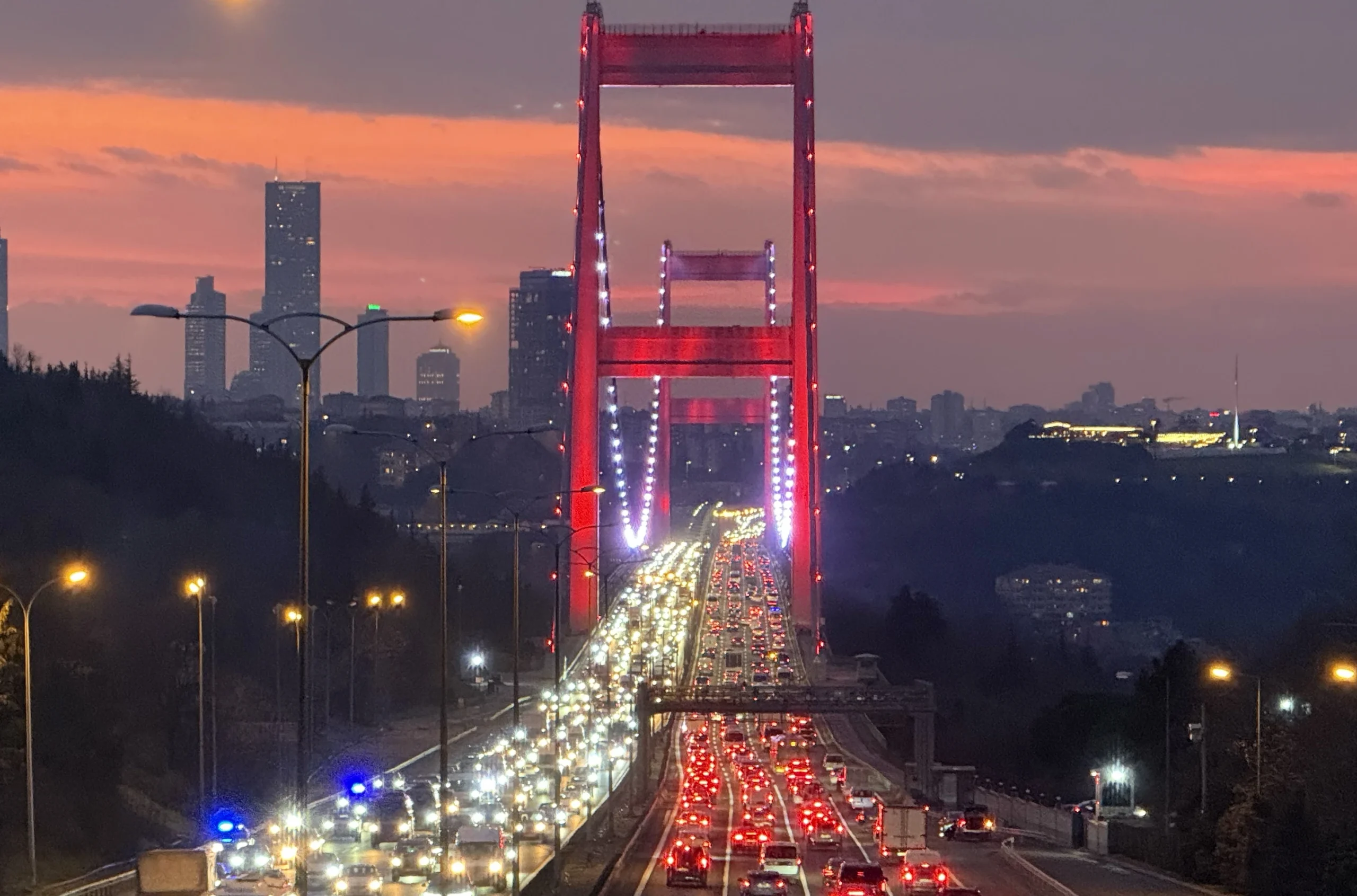 İstanbul’da akşam saatlerinde trafik yoğunluğu yüzde 89’a kadar yükseldi. Avrupa