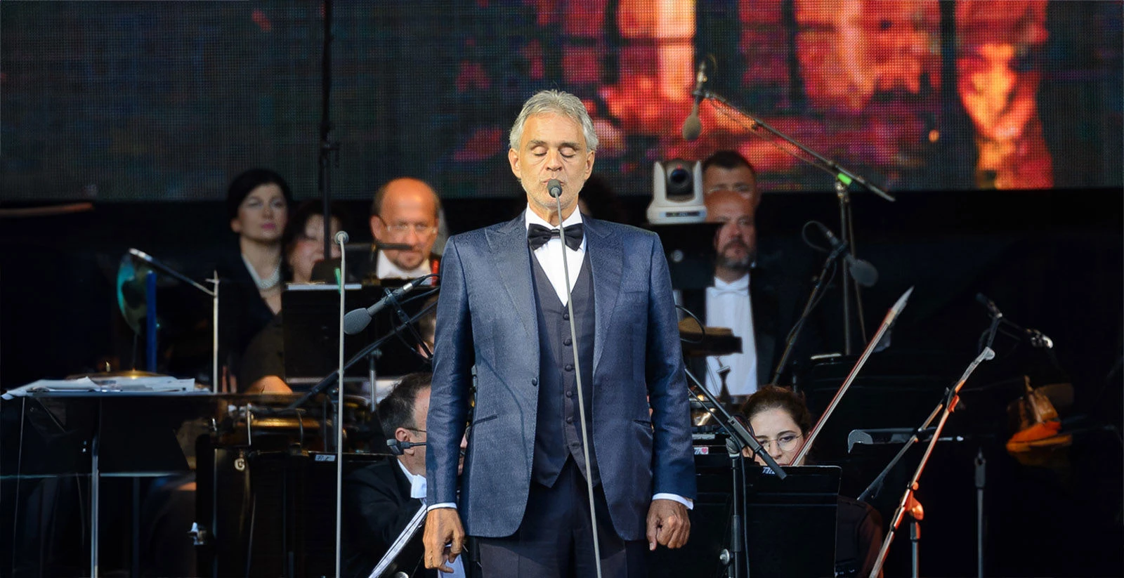 İtalyan tenor Andrea Bocelli, “Romanza” albümünün 30. yılına özel hazırlanan