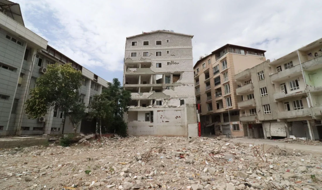 Türkiye’yi derinden sarsan 6 Şubat depremlerinin üçüncü yılında, kayıpların acısı