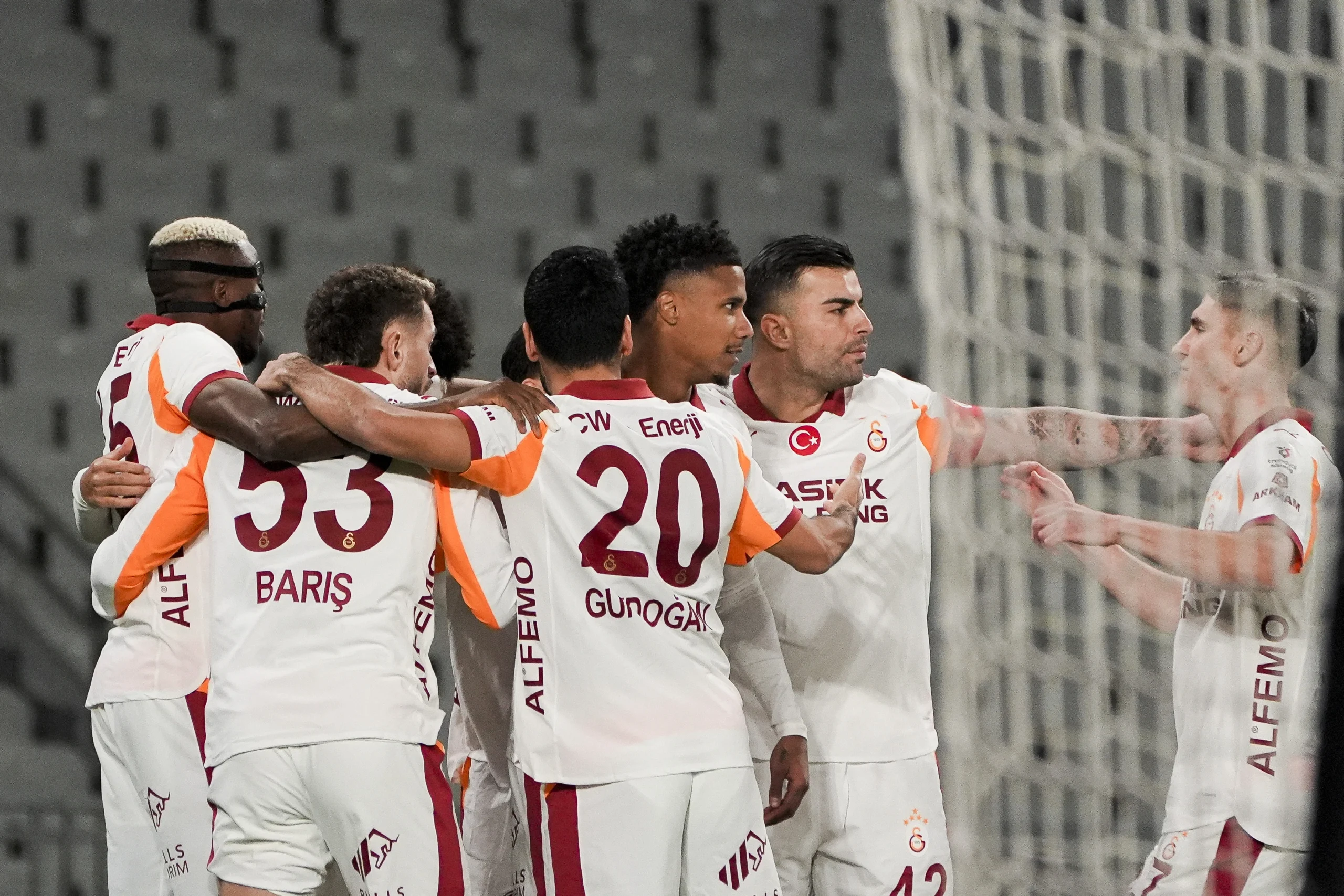 Galatasaray, İstanbul’da ağırladığı Juventus’u 5-2 mağlup ederek rövanş öncesi büyük