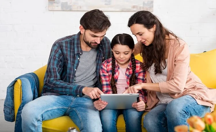 Çocukları internet tehlikelerinden koruma, yasaklamakla değil bilinçli rehberlik ve doğru