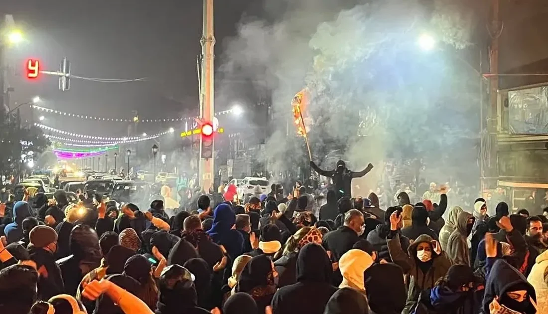 İran, Protestolarda Hayatını Kaybeden 2.986 Kişinin İsmini Açıkladı İran, protestolarda hayatını kaybedenlerin çoğunun isimlerini kamuoyuyla paylaştı; 131 kişinin