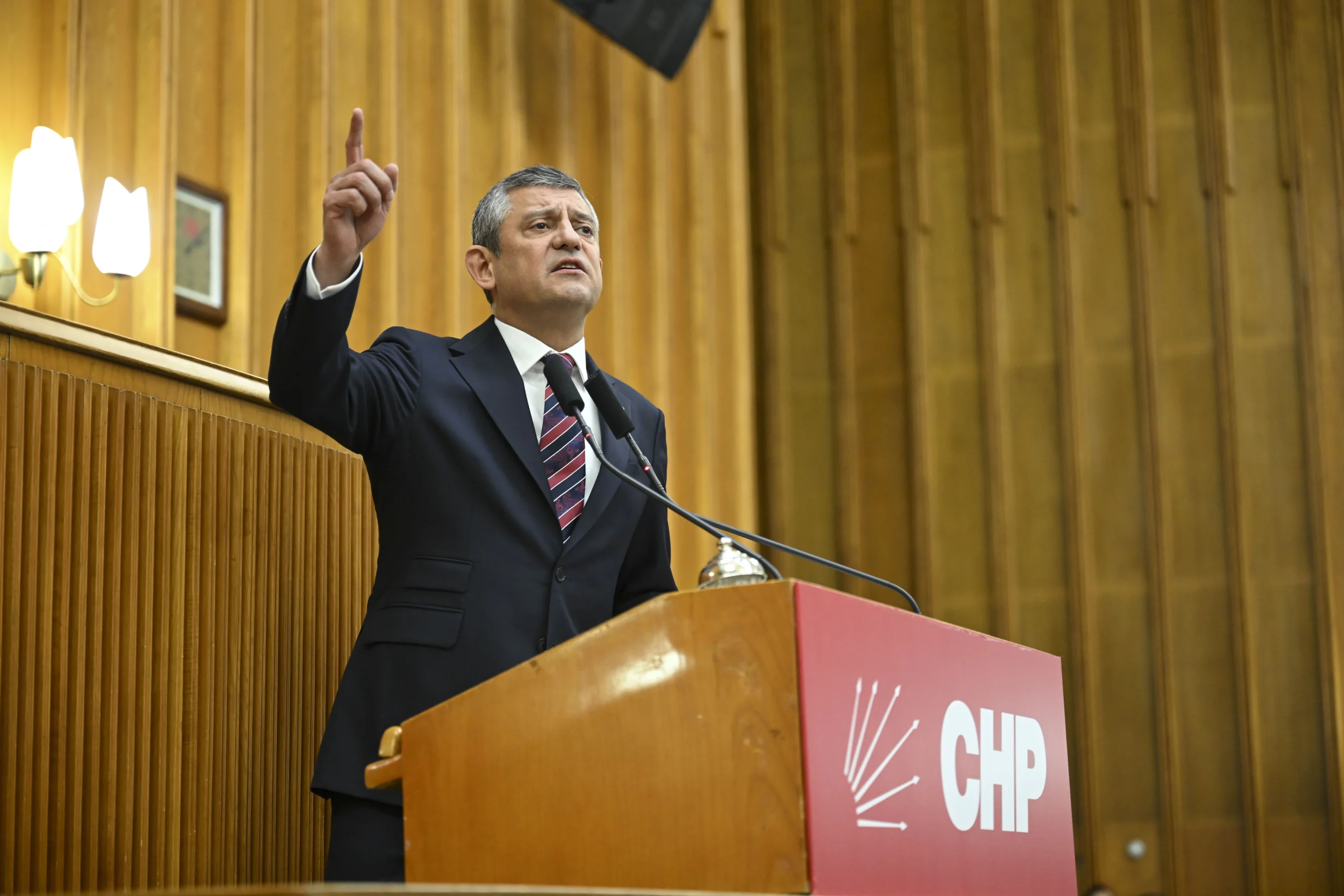 CHP lideri Özgür Özel, partisinden istifa eden Keçiören Belediye Başkanı