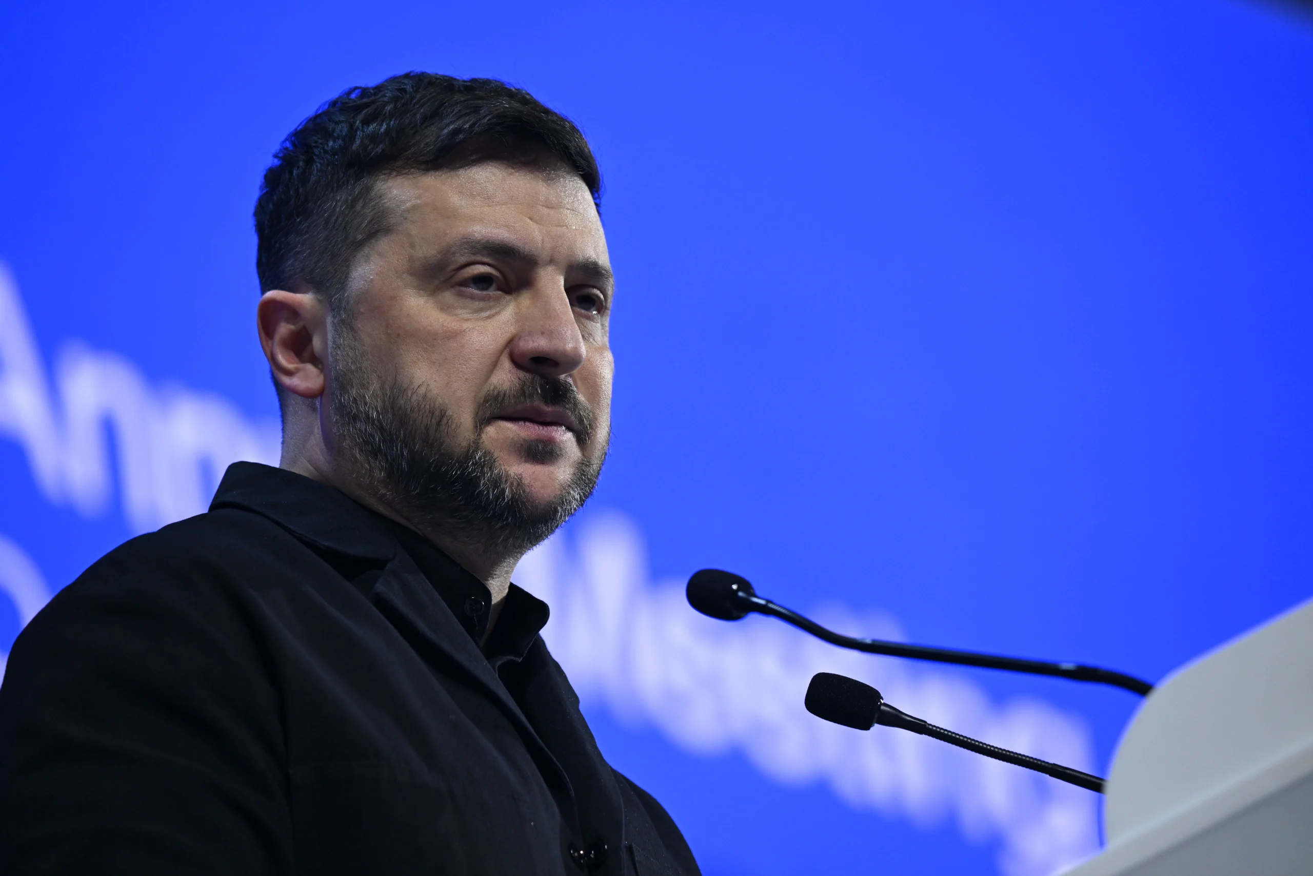 Zelenski, Rusya’ya toprak tavizi verilmeyeceğini vurgularken, ABD güvenlik garantilerinin yasalaşması